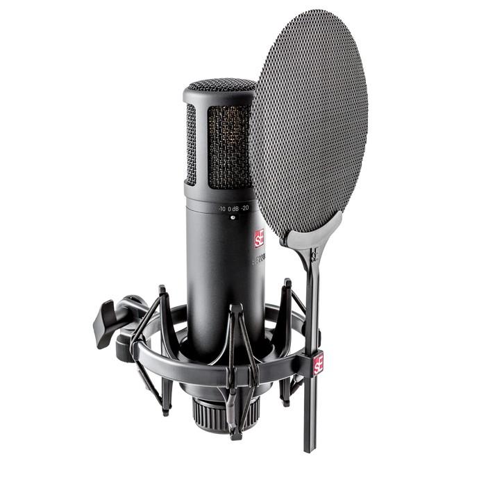 SE2200 cardioid condenser microphone.