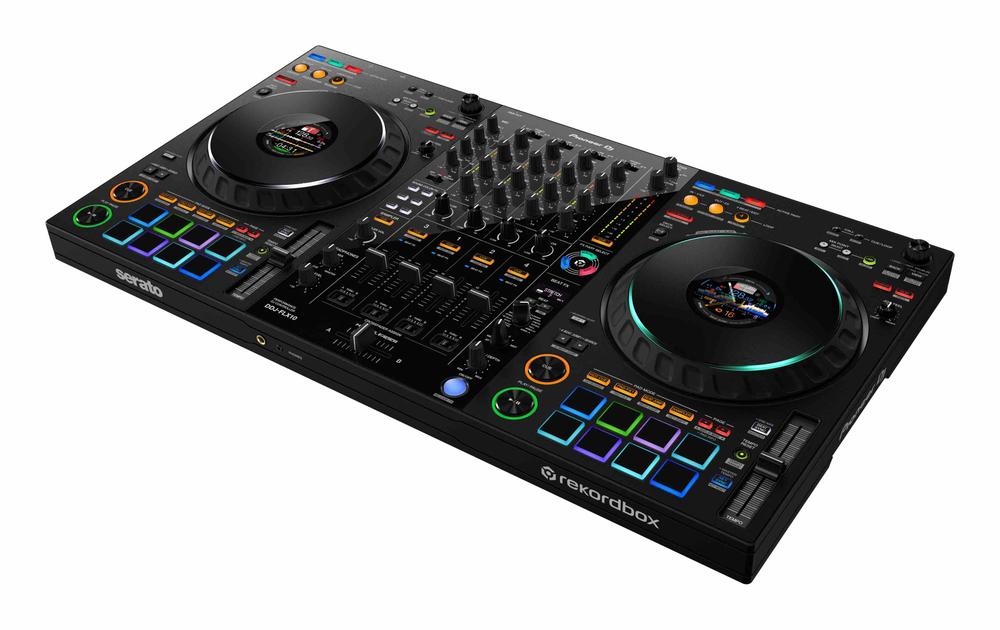 Professional 4-channel DJ controller