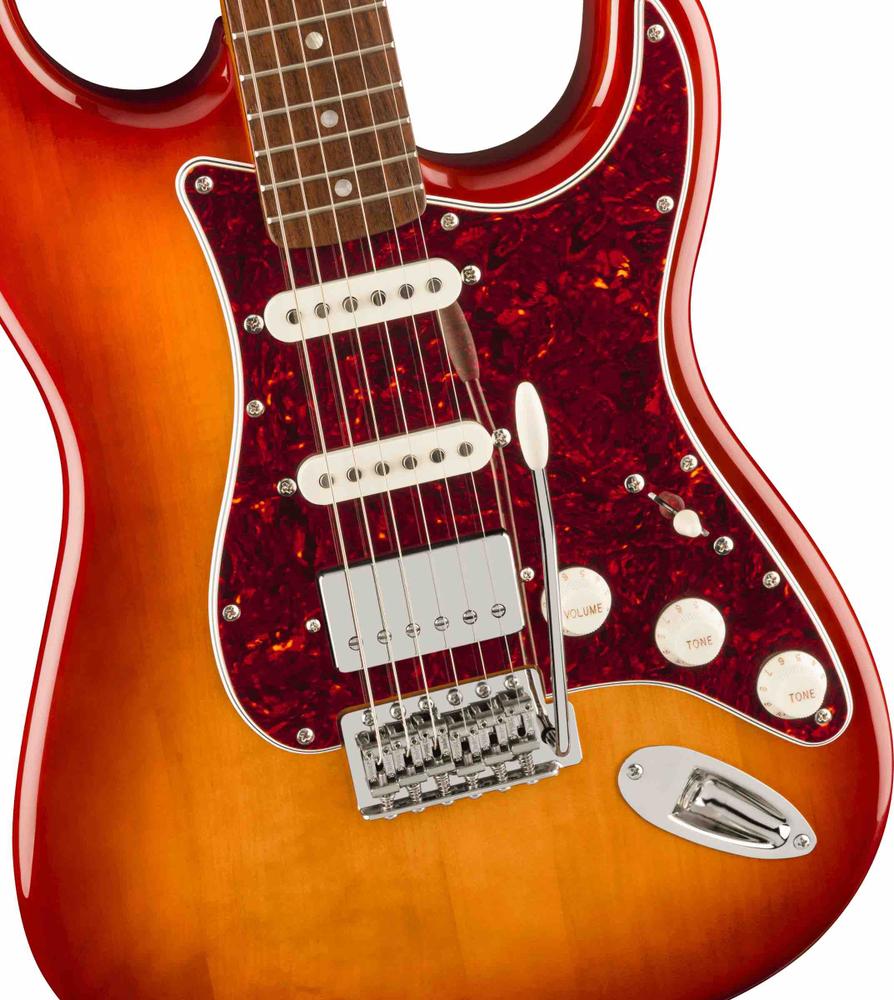 Limited Edition Classic Vibe™ '60s Stratocaster® HSS, Laurel Fingerboard, Parchment Pickguard, Matching Headstock, Sienna Sunburst 